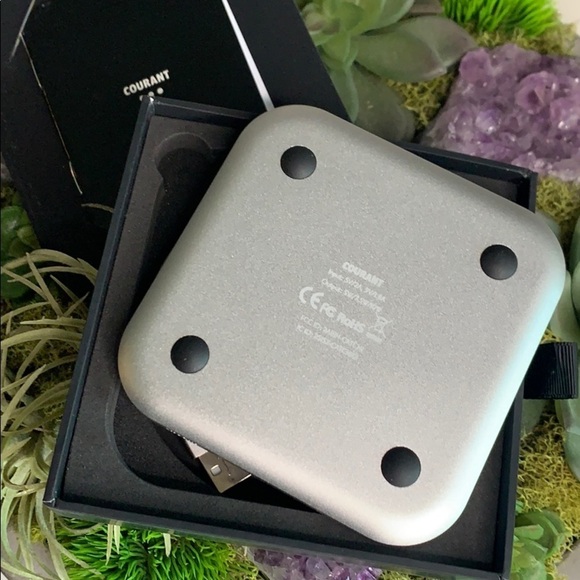 New In Box Courant Catch : 1 Wireless Charger station Snow White tech - Picture 4 of 6